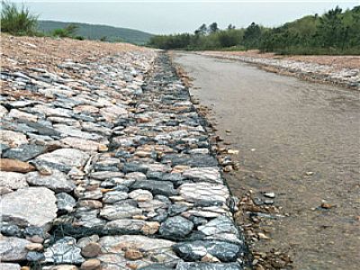 安定鉛絲石籠網 應用在阿克塞縣治理工程